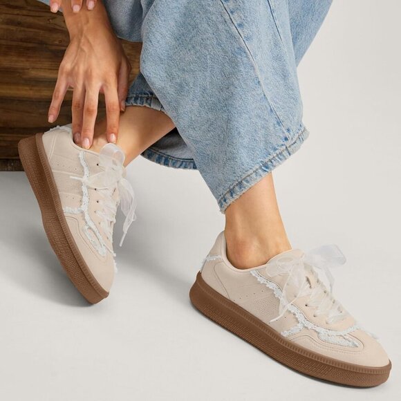 Women's Tan Lace Casual Dress Retro Gum Sole Trendy Walking Footwear Sneakers - Picture 2 of 6